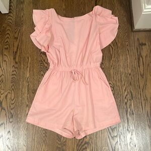Ruffle sleeve romper!